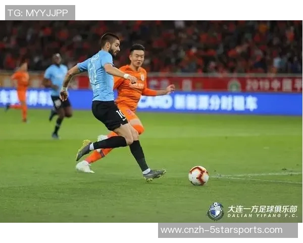 大连一方迎战鲁能全力争胜双方球员状态火热期待精彩对决 大连一方迎战鲁能全力争胜双方球员状态火热期待精彩对决